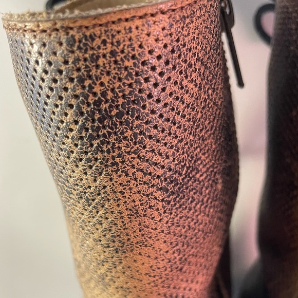 Bed Stu Cobbler Series 9” Brown Distressed Leather Zip Boot with back tie detail - Picture 5 of 16